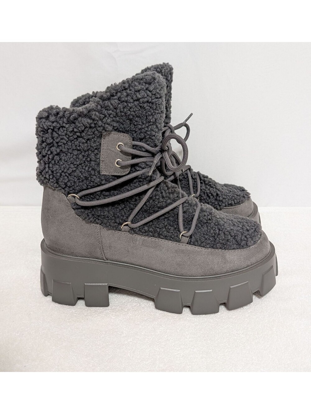 ShoeDazzle Sydney Women’s Size 10 Gray Sherpa Platform Boots